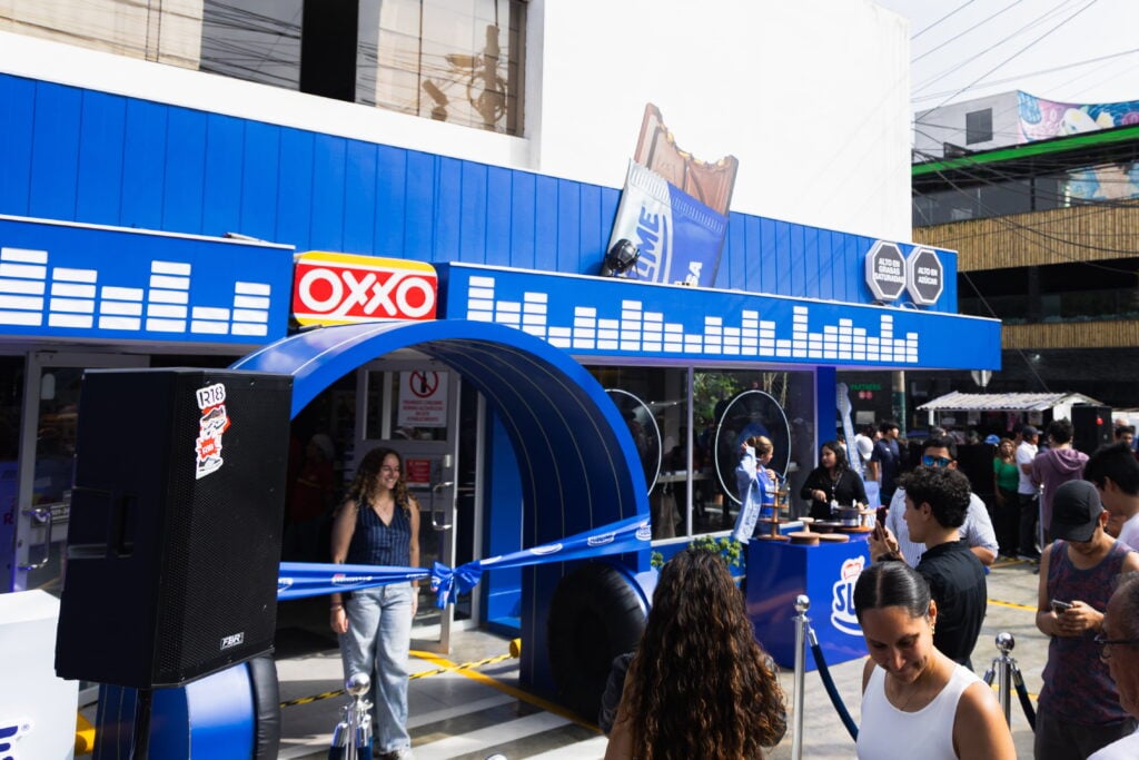 Sublime lleva su universo a OXXO con una tienda insignia llena de música 2 NicoLab Sublime AVANCE 4 1