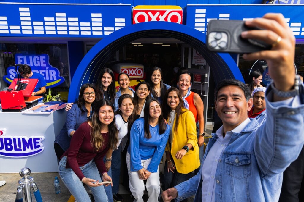 Sublime lleva su universo a OXXO con una tienda insignia llena de música 8 NicoLab Sublime AVANCE 40 1