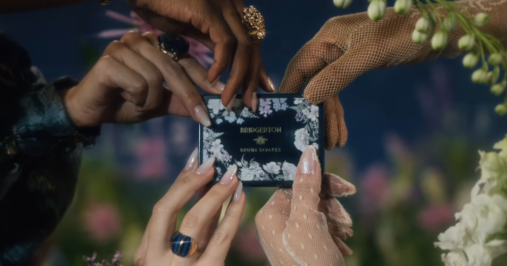Bridgerton vuelve al mundo de la belleza con una nueva colección de maquillaje 2 Nota 27 1