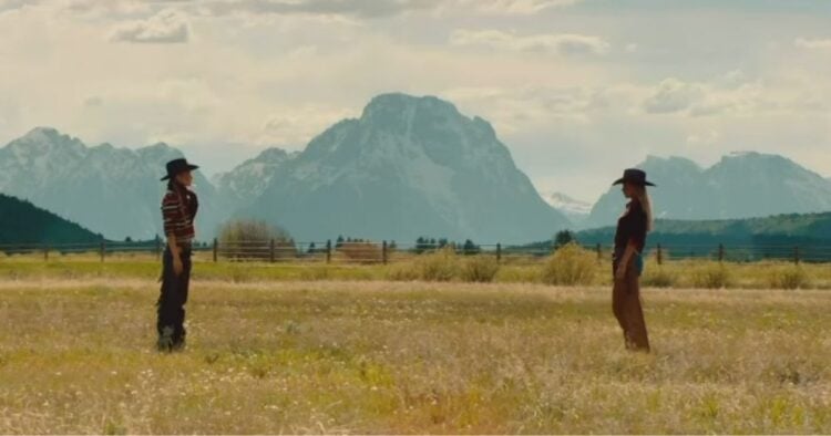 Bella y Gigi Hadid se enfrentan en un duelo de vaqueras en esta campaña estilo western 1 PORTADA MN 2026 08 28T111235.832
