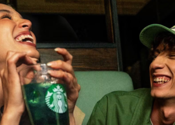 Starbucks invita a dejar el celular y volver a conversar cara a cara