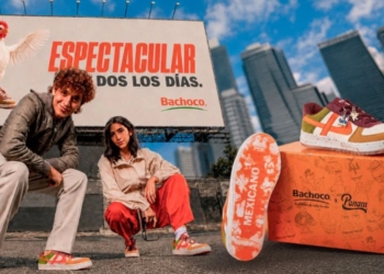 Bachoco y Panam convierten carteles publicitarios en nuevos tenis