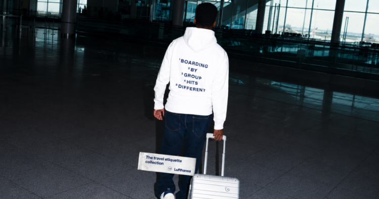 Esta aerolínea convierte las reglas no escritas de los vuelos en una colección de ropa 1 Esta aerolínea convierte las reglas no escritas de los vuelos en una colección de ropa