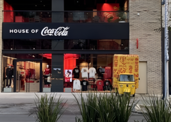 Coca-Cola abre en CDMX una tienda con latas personalizadas y productos exclusivos