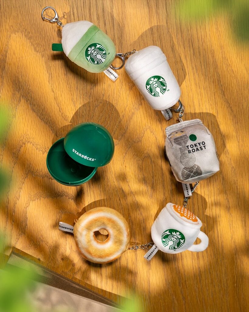 Starbucks convierte sus bebidas más populares en peluches sorpresa coleccionables 3 Starbucks transforma su menú en una colección de peluches sorpresa