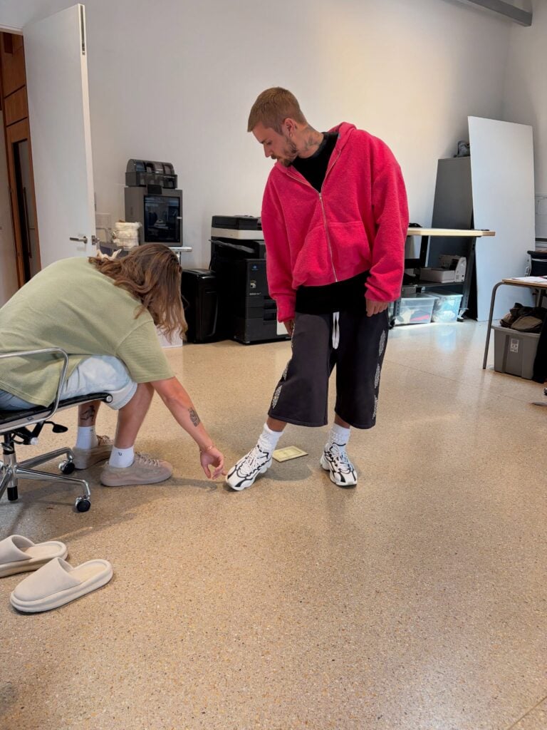 Justin Bieber presenta las nuevas zapatillas SKYLRK Sensory Runner 3 SnapInsta.to 778124358 18938257678012190 3911667797140479262 n
