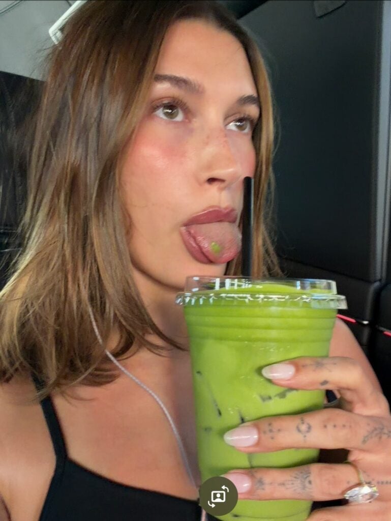 SKYLRK prepara un nuevo auricular con cable tras fotos de Hailey Bieber 5 SnapInsta.to 780520465 18646109995037292 7180333911859078301 n