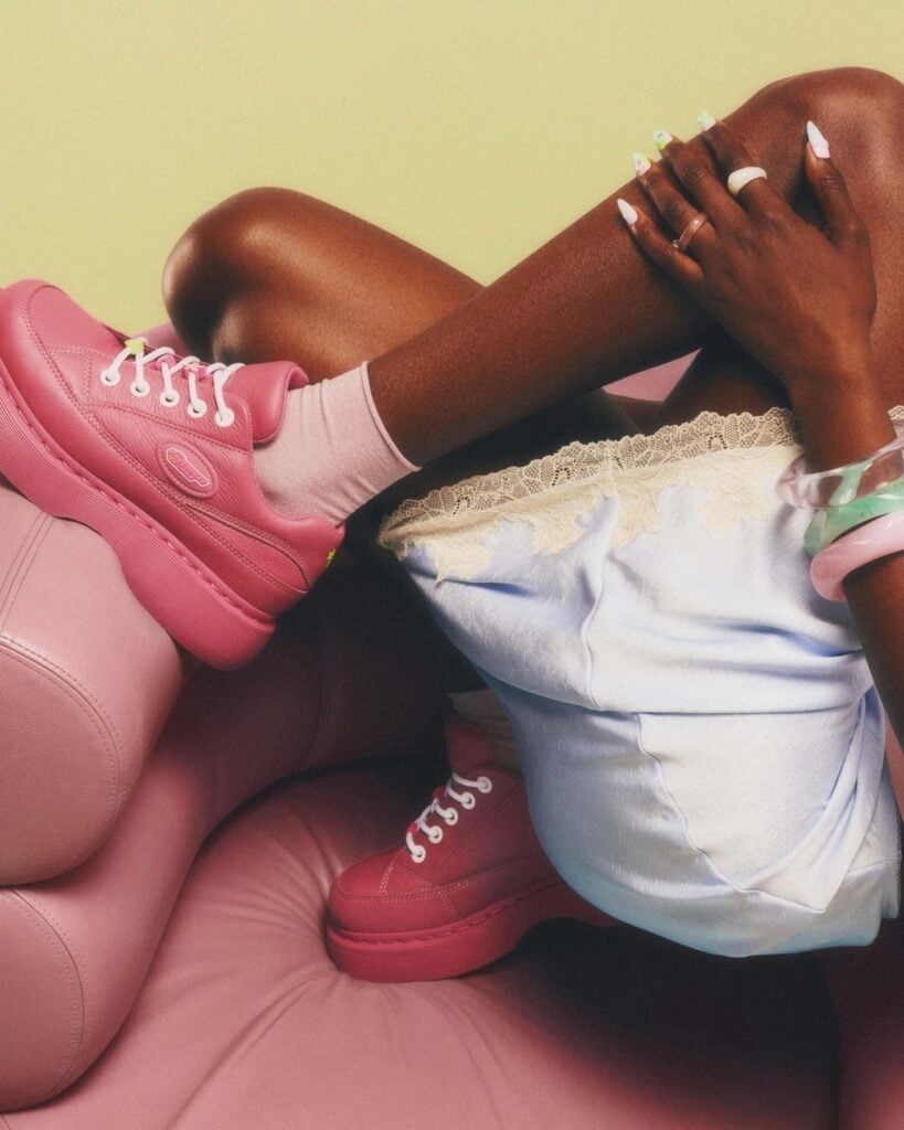 Dr. Martens presenta colección inspirada en "Las Chicas Superpoderosas" 3 SnapInsta.to 784616726 18625447042014113 7023140721004568083 n