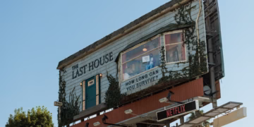Netflix encierra a un actor en una valla durante tres días para promocionar “The Last House” 2 The Last House