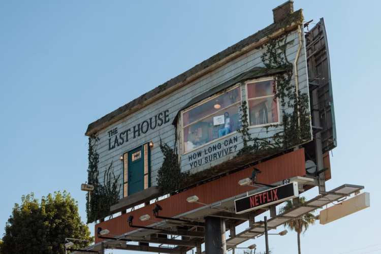 Netflix encierra a un actor en una valla durante tres días para promocionar “The Last House” 1 The Last House