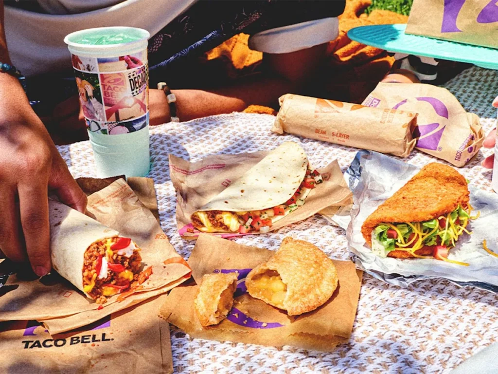 Taco Bell trae de regreso el 2016 con su nueva campaña "Decades Menu" 5 cc151052a3aaf63604bac13001b24912