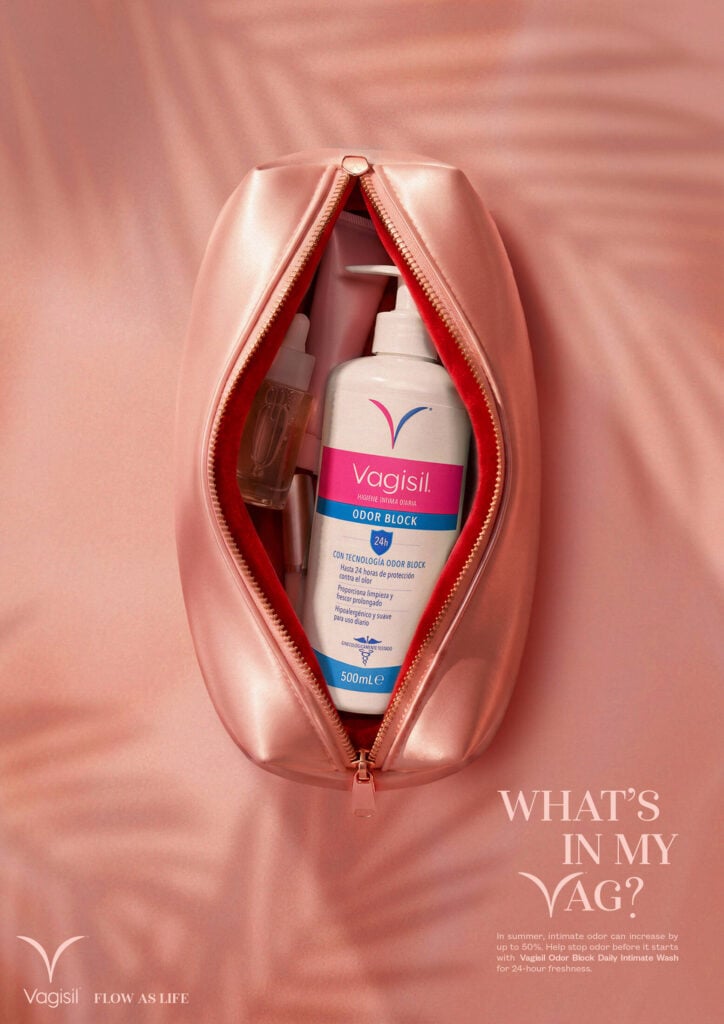 Vagisil convierte el trend “What’s in my bag?” en una campaña para hablar del bienestar íntimo 2 Vagisil utiliza un formato viral para cuestionar la ausencia del cuidado íntimo