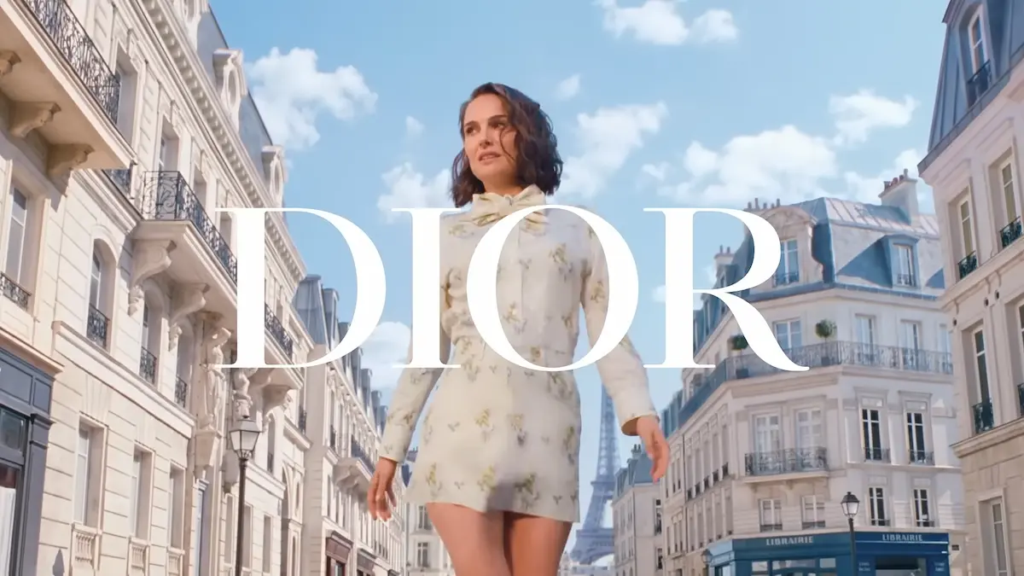 Natalie Portman es la imagen de la nueva etapa de Miss Dior Essence 2 Natalie Portman es la imagen de la nueva etapa de Miss Dior Essence.