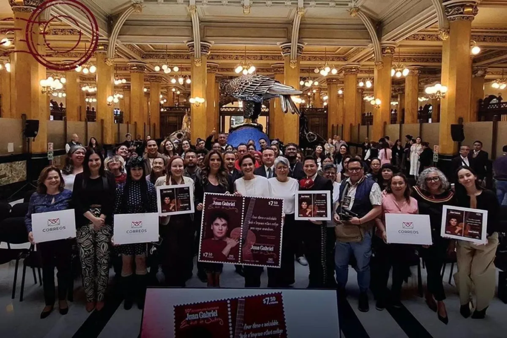 Juan Gabriel llega a las estampillas postales de México a 10 años de su fallecimiento 3 image 166