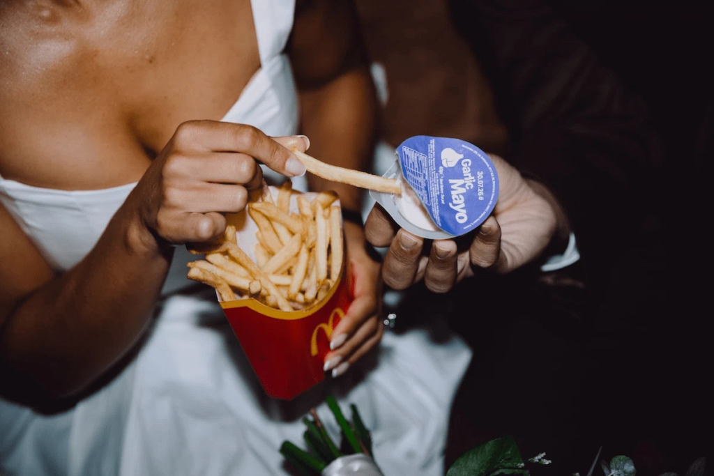 "Wedding Flavours": McDonald's convierte sus salsas en recuerdos de boda personalizables 6 image 178