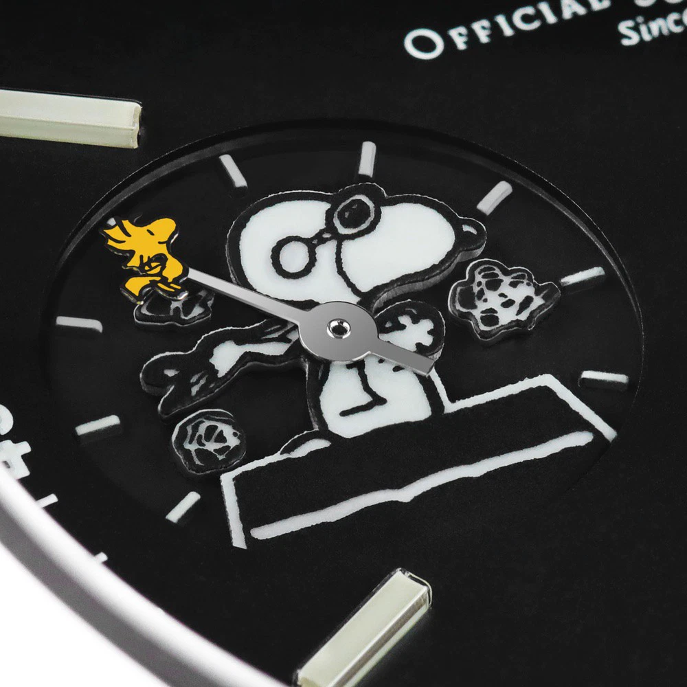 Snoopy protagoniza un nuevo reloj de lujo de edición limitada con solo 410 unidades 3 image 23
