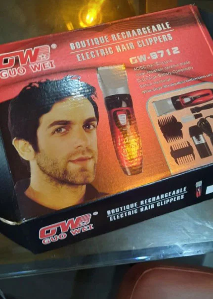 B.J. Novak, de The Office a modelo accidental de productos en todo el mundo 7 image 357