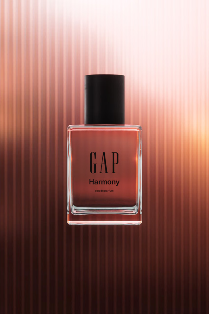 Victoria Pedretti protagoniza la nueva campaña de Gap Beauty por el regreso de sus perfumes clásicos 7 image 40