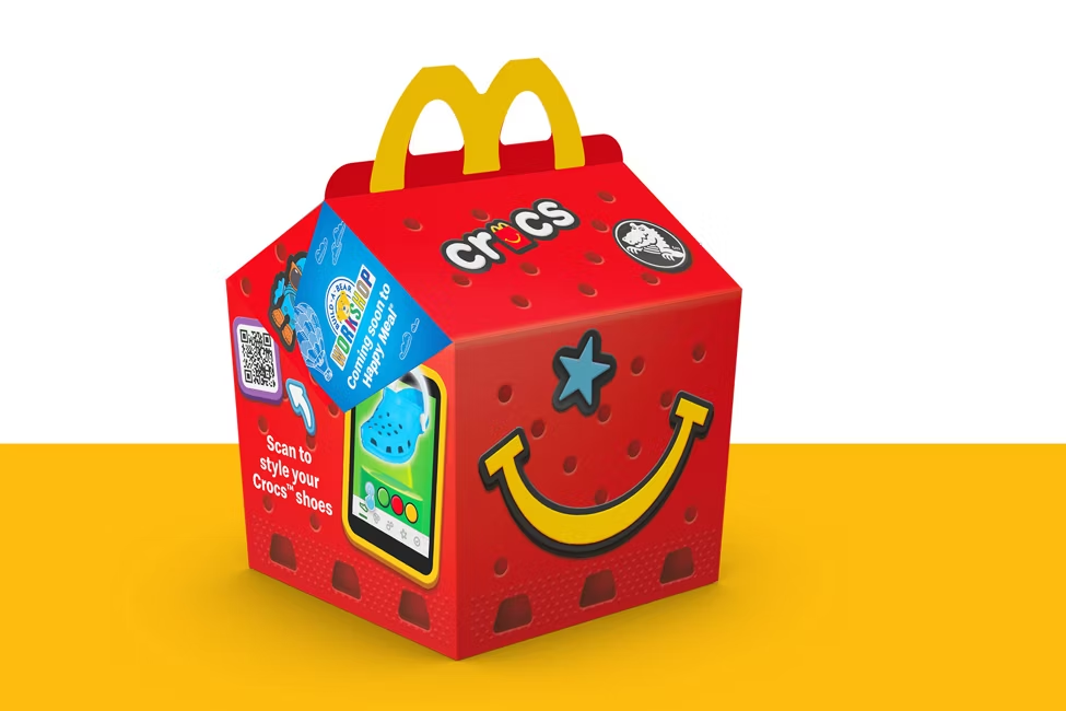 McDonald's lanza una Cajita Feliz de Crocs con 12 mini llaveros coleccionables 3 image 71