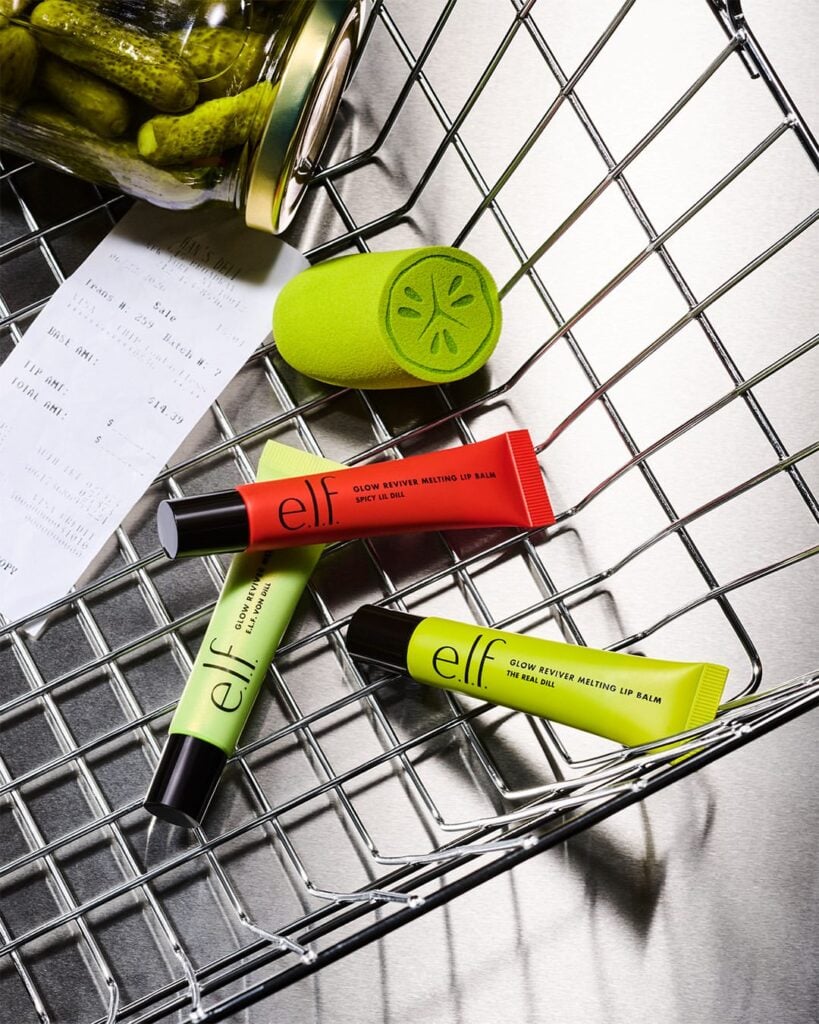 e.l.f. Cosmetics lanza colección de lip balms con sabor a pepinillo 3 e.l.f. Cosmetics lanza colección de lip balms con sabor a pepinillo.