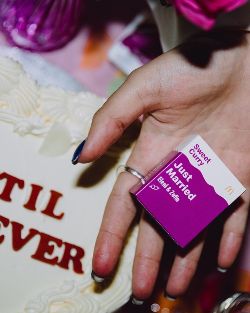 "Wedding Flavours": McDonald's convierte sus salsas en recuerdos de boda personalizables 5 you had me at sweet curry xFor the chance to win your very own Wedding Flavours for your big day 1