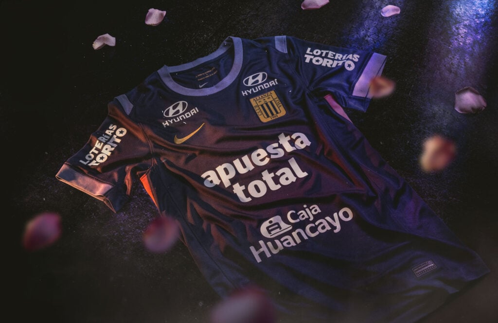 Alianza Lima presenta "Devotos de La Victoria", su nueva camiseta morada para octubre 2026 2 AL CAMISETA DEVOTOS