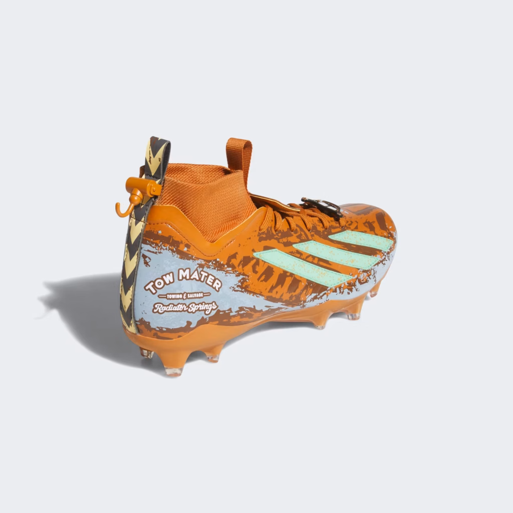 adidas se une a Cars para lanzar tacos inspirados en Rayo McQueen y Mate. 