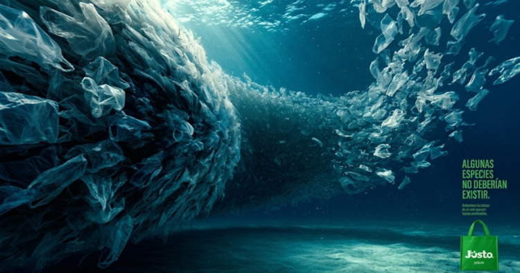 Campaña convierte los desechos del mar en especies que nunca deberían existir 1 Campana concientiza contaminacion marina