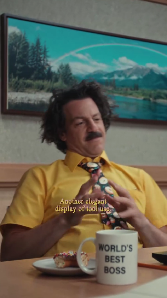 OpenAI recrea la estética clásica de las sitcoms en su nuevo spot "Planet Prompt" 5 Captura de pantalla 2026 09 03 125854