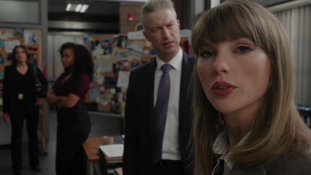 Taylor Swift se une al elenco de “La ley y el orden” en un divertido sketch para los Emmy 2026 5 Taylor Swift se une al elenco de “La ley y el orden” en un divertido sketch para los Emmy 2026.