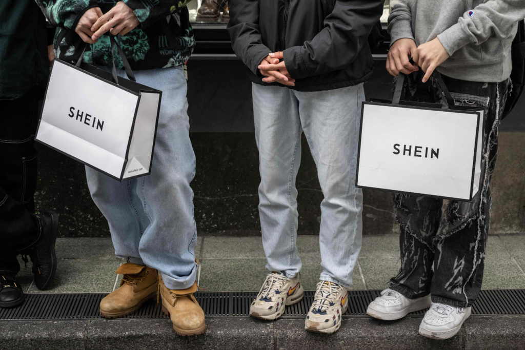 SHEIN pierde US$5.000 millones de valor tras debut en bolsa de Hong Kong 3 SHEIN pierde US$5.000 millones de valor tras debut en bolsa de Hong Kong.