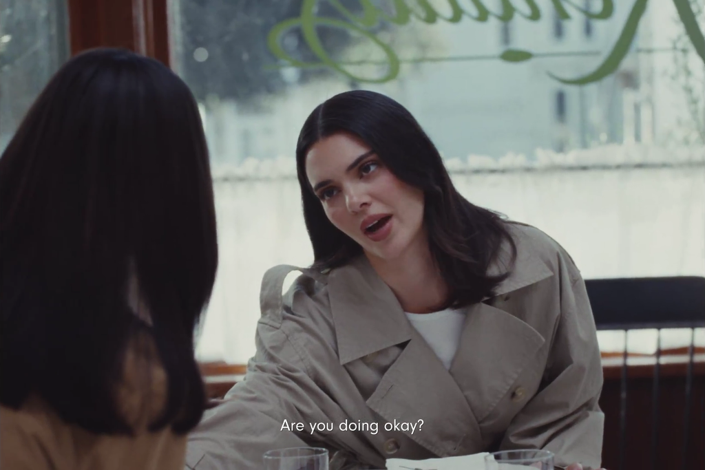 Kendall Jenner se multiplica para mostrar cómo los Beats 360 se adaptan a sus distintas facetas 3 Kendall Jenner se multiplica para mostrar cómo los Beats 360 se adaptan a sus distintas facetas.