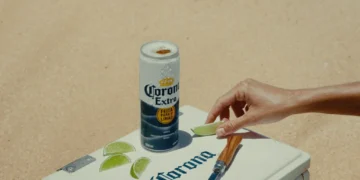 Corona presenta una lata con apertura total para facilitar su ritual con limón 2 Corona lanza latas con apertura total