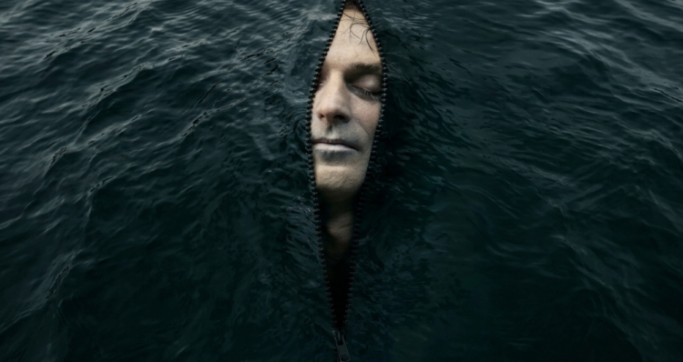 Un lago se convierte en una bolsa mortuoria en esta campaña para prevenir ahogamientos