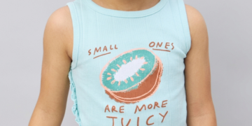 El Corte Inglés retira una camiseta infantil tras la polémica por el mensaje "Small ones are more juicy"