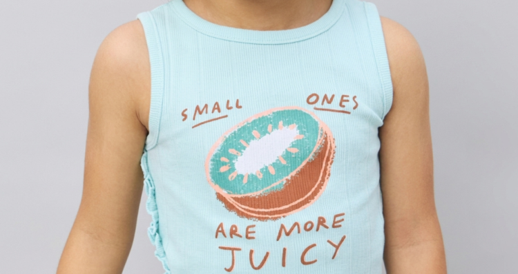 El Corte Inglés retira una camiseta infantil tras la polémica por el mensaje "Small ones are more juicy" 1 El Corte Inglés retira una camiseta infantil tras la polémica por el mensaje "Small ones are more juicy"