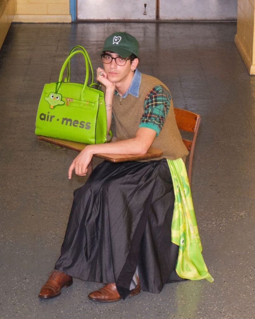 Duolingo crea una colección de moda para quienes no saben pronunciar marcas como Hermès 2 Diseno sin titulo 15