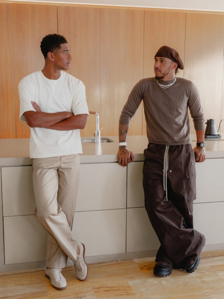 Jude Bellingham le confiesa a Lewis Hamilton que no sabe conducir a sus 23 años. 