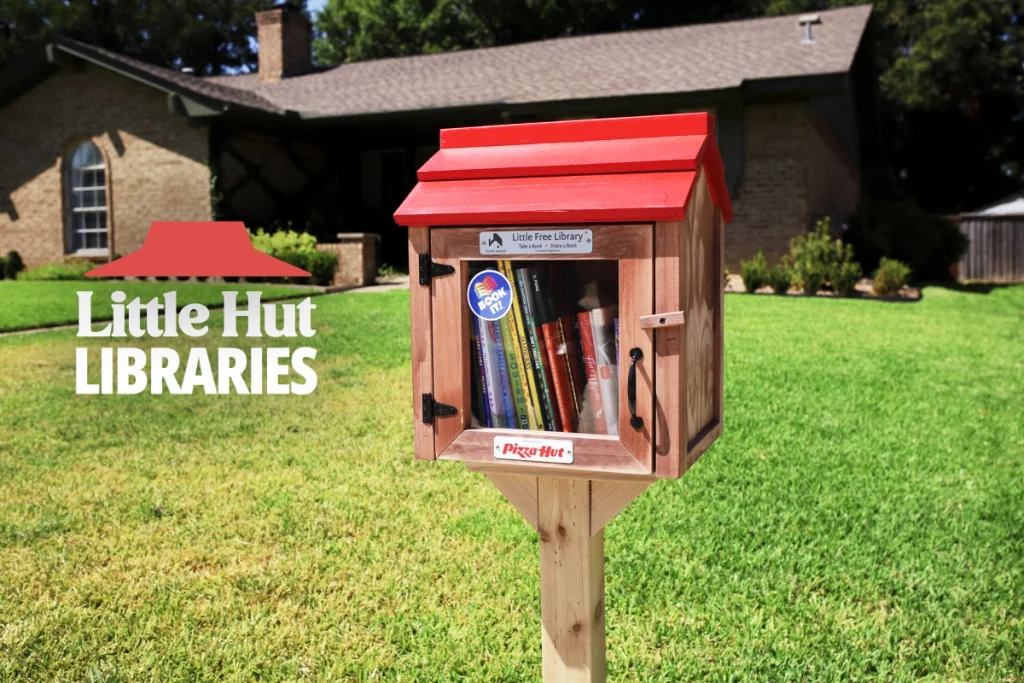Pizza Hut convierte sus icónicos techos rojos en pequeñas bibliotecas comunitarias 2 Pizza Hut lleva sus restaurantes a las bibliotecas de barrio