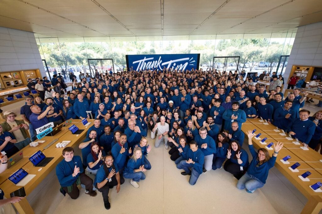 Tim Cook se despide de Apple en medio de aplausos tras 15 años como CEO 3 HRG RkNXcAA7giF