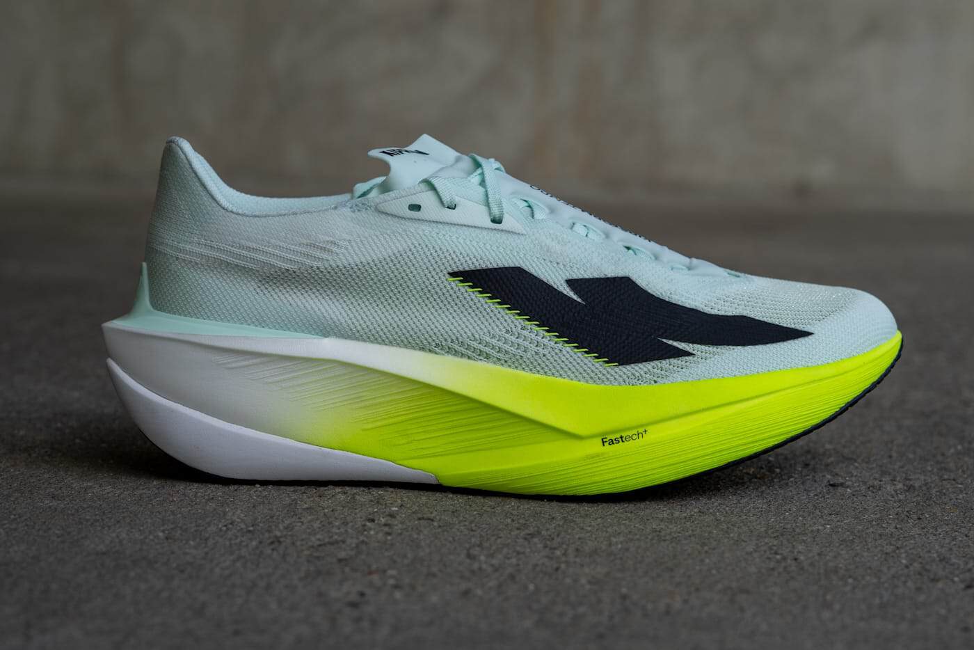 New Balance vs. Decathlon: el logo que desató una demanda por marca registrada 2 Kiprun Kipstorm Tempo seitliche Ansicht Supertrainer Decathlon