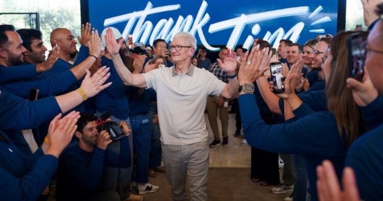 Tim Cook se despide de Apple en medio de aplausos tras 15 años como CEO 1 PORTADA MN 2026 09 01T150418.639