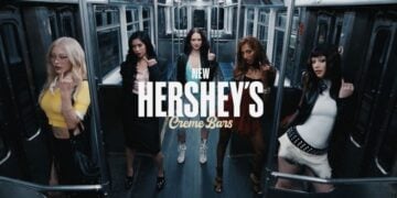 KATSEYE transforma su icónico "Pinky Up" en parte de la nueva campaña de Hershey's 2 PORTADA MN 2026 09 01T163622.571