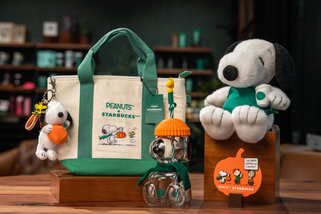 Snoopy x Starbucks: así luce colección inspirada en el especial de Halloween de Peanuts 6 PeanutsMerchFall2026 01913 scaled 1