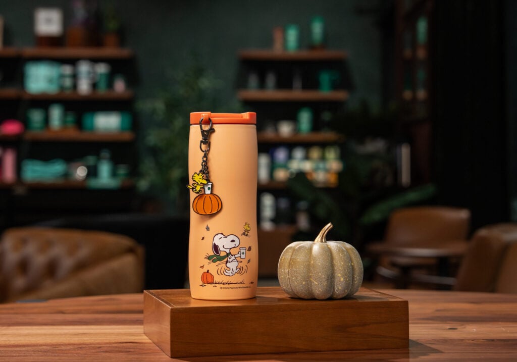 Snoopy x Starbucks: así luce colección inspirada en el especial de Halloween de Peanuts 2 PeanutsMerchFall2026 02407 scaled 1