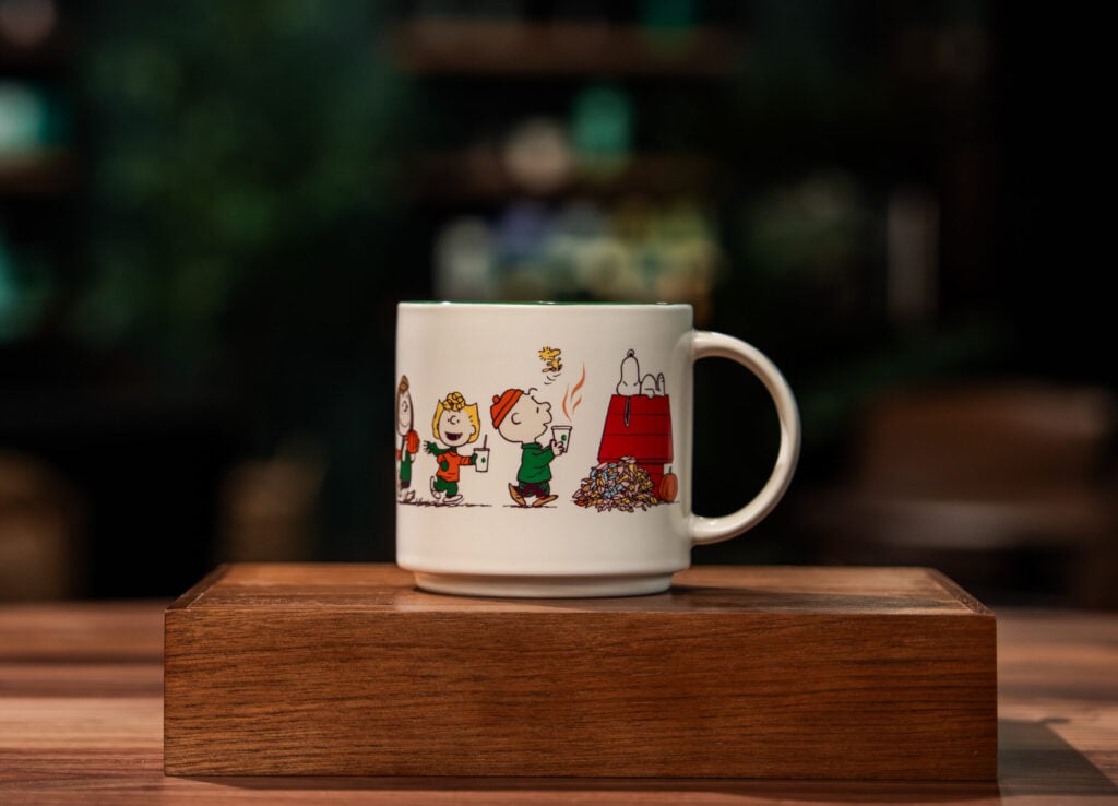Snoopy x Starbucks: así luce colección inspirada en el especial de Halloween de Peanuts 5 PeanutsMerchFall2026 03238 scaled 1