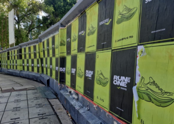 Saucony enfrenta críticas tras colocar publicidad sobre memorial de desaparecidos en México