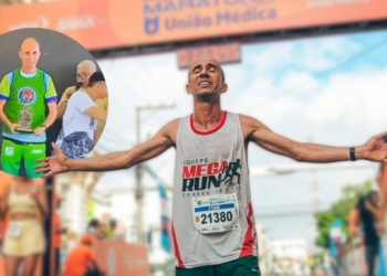Corredor brasileño sube al podio con 11 camisetas puestas a la vez para agradecer a sus patrocinadores