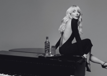 Sabrina Carpenter y Johnnie Walker crean una colaboración inspirada en su nueva etapa musical
