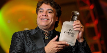 Don Julio prepara una edición especial de Juan Gabriel a 10 años de su muerte 4 Don Julio prepara una edición especial de Juan Gabriel a 10 años de su muerte